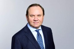 Депутат Государственной Думы Виктор Дерябкин поздравил волгодонских парламентариев с 30-летием со дня образования городской Думы